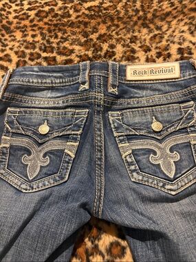 Rock Revival Women's skinny Medium Blue Embroidered Back Pocket skinny Jeans
